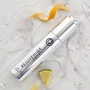 Monat Rejuveniqe Light Oil Intensive